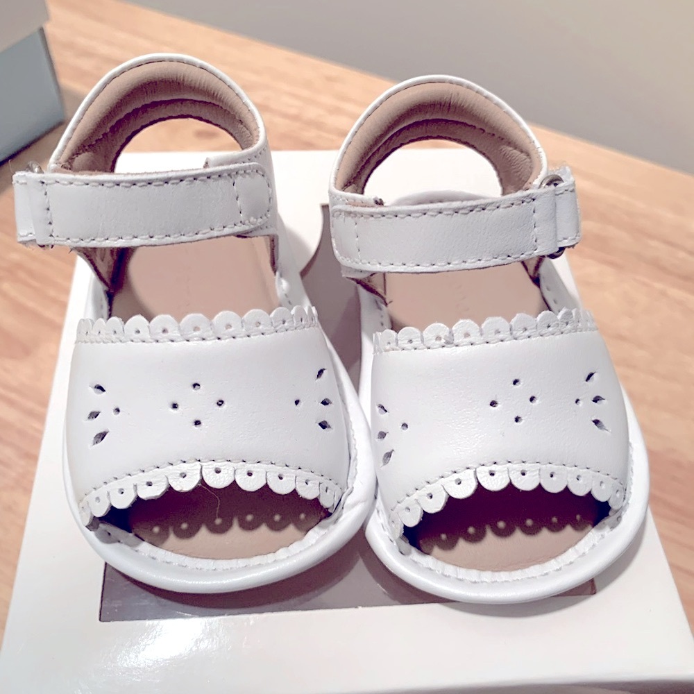 Elephantito leather baby sandals with scalloped border - size 0/newborn